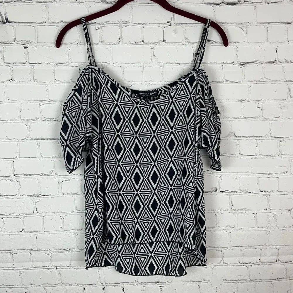 About A Girl Cold Shoulder Spaghetti Strap Black and White Blouse Size Small